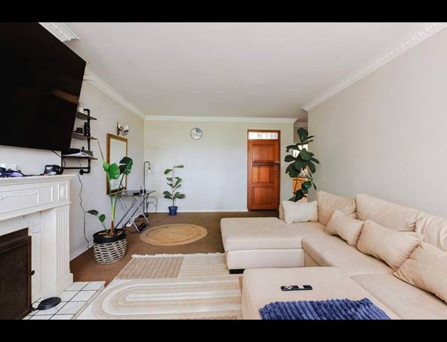 1 BEDROOM APARTMENT FOR SALE IN SANDOWN